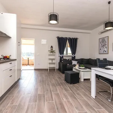 Nice In Biograd With Wifi Apartman